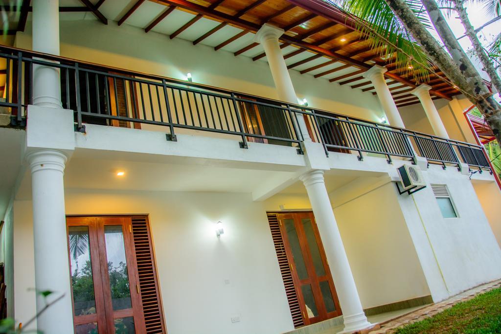 Villa White Хиккадува Экстерьер фото