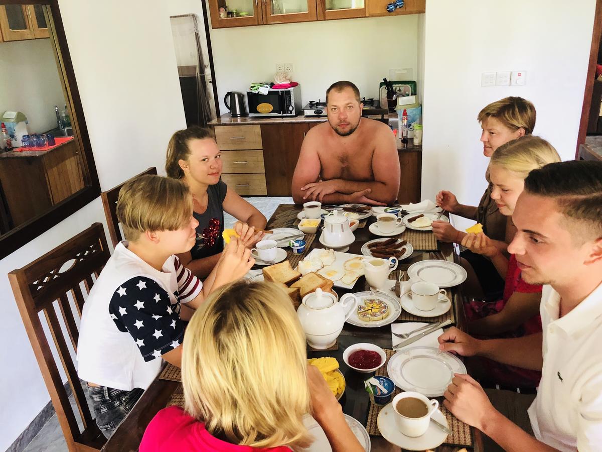 Villa White Хиккадува Экстерьер фото