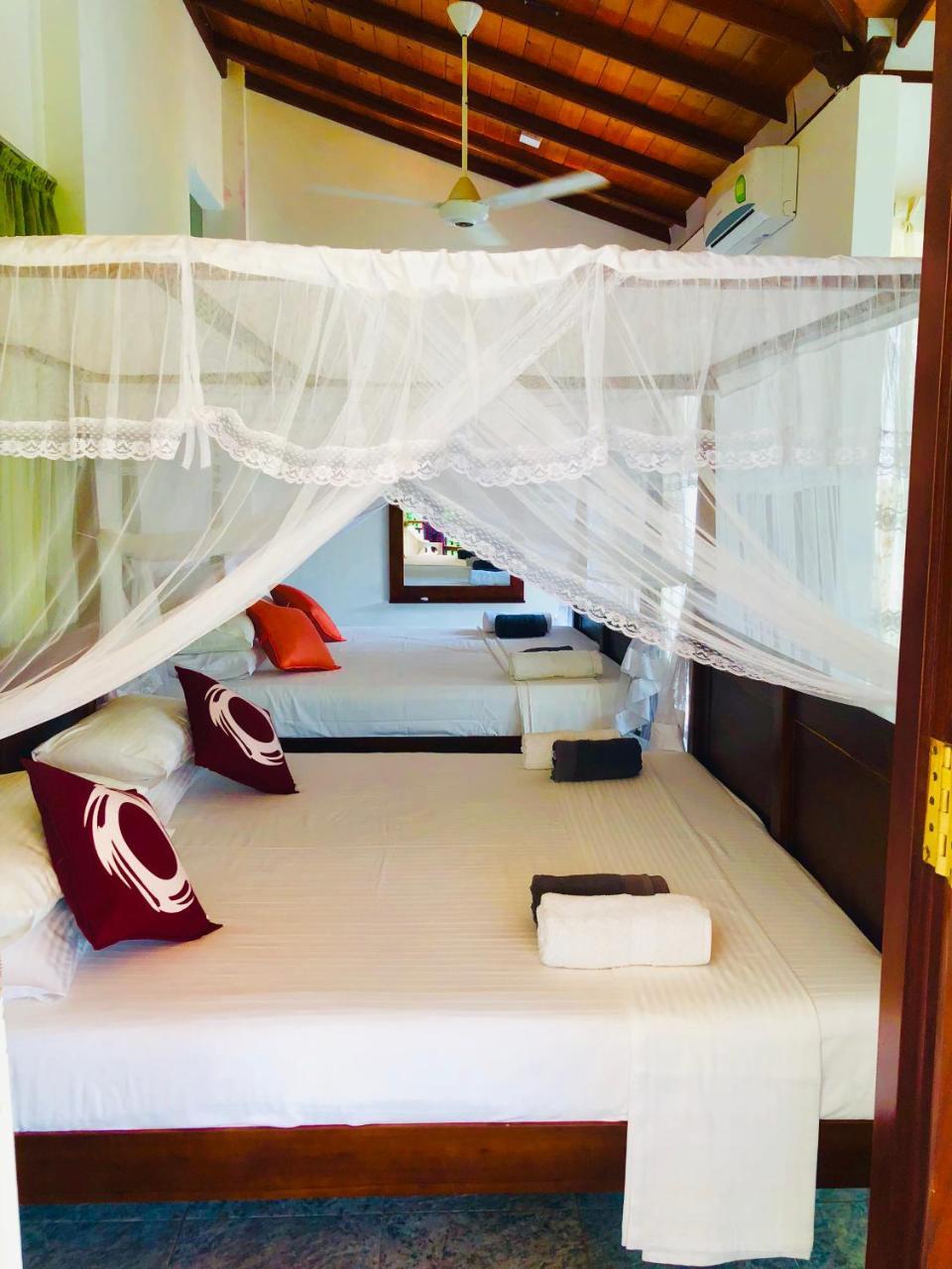 Villa White Хиккадува Экстерьер фото